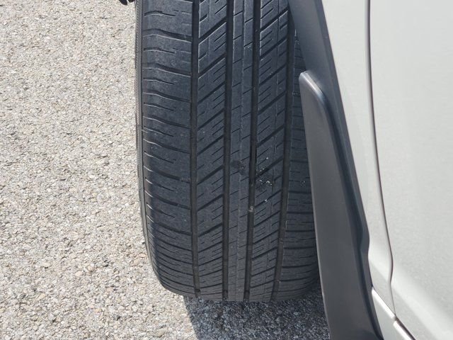 Used 2017 White Toyota XLE image 11