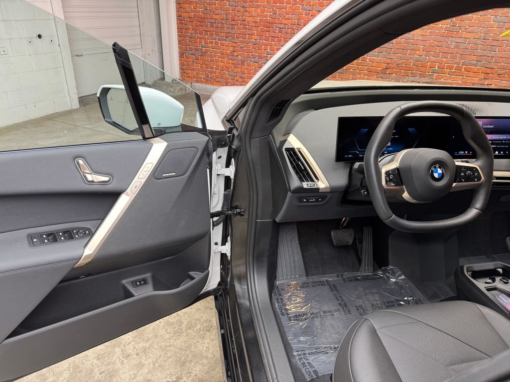 2026 BMW iX 60 - Photo 9