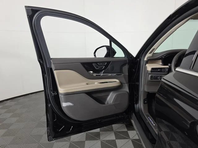 Used 2024 Black Metallic Lincoln Grand Touring image 17