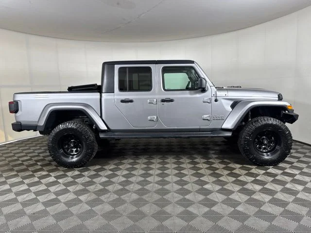 Used 2020 Silver Jeep Overland image 2