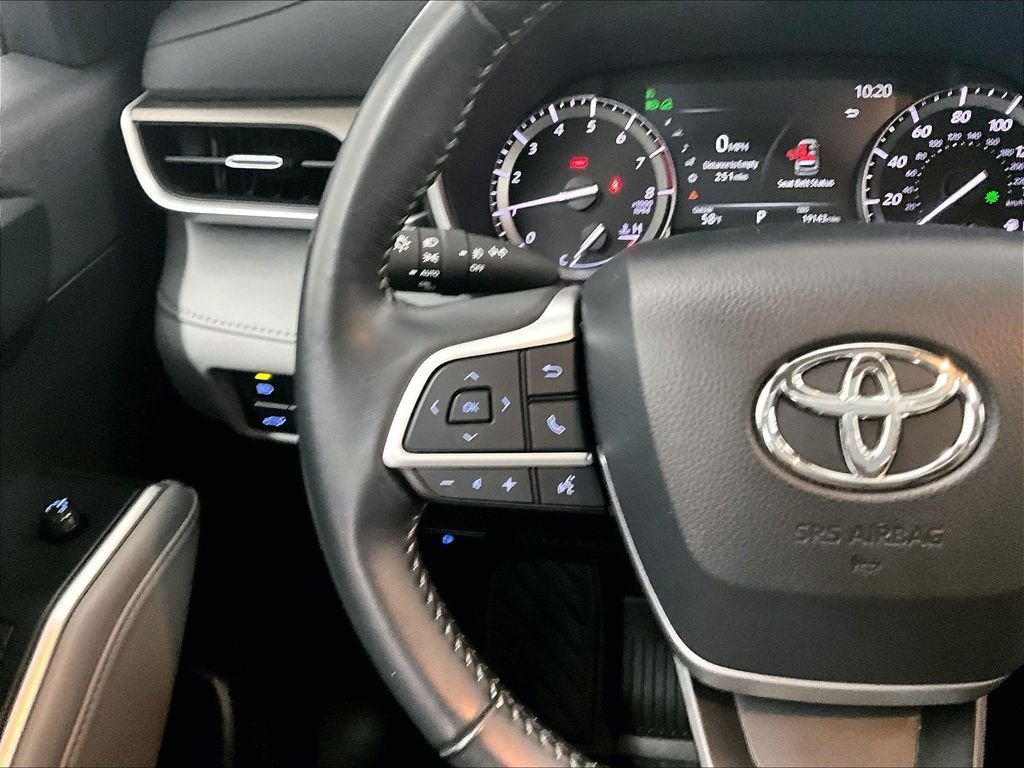 Used 2022 Pearl Toyota XLE image 24