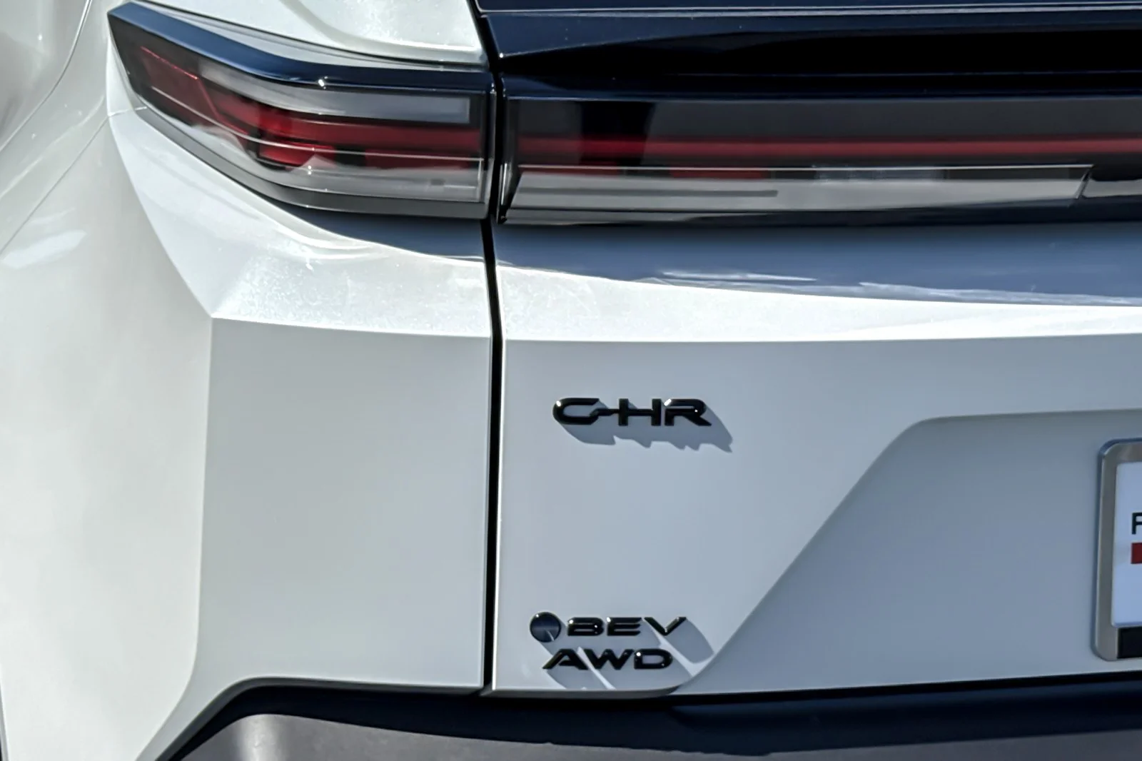 New 2026 Wind Chill Pearl <sup>1</sup> Toyota  SE image 26