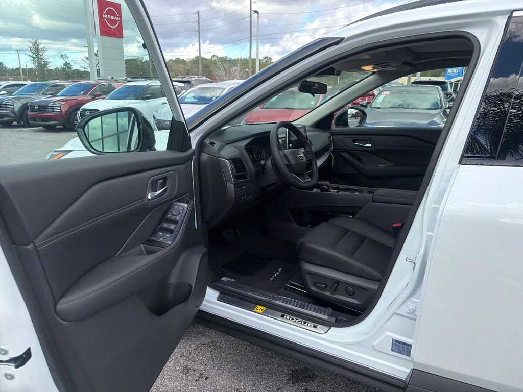 New 2026 Nissan Rogue Dark Armor 4D Sport Utility