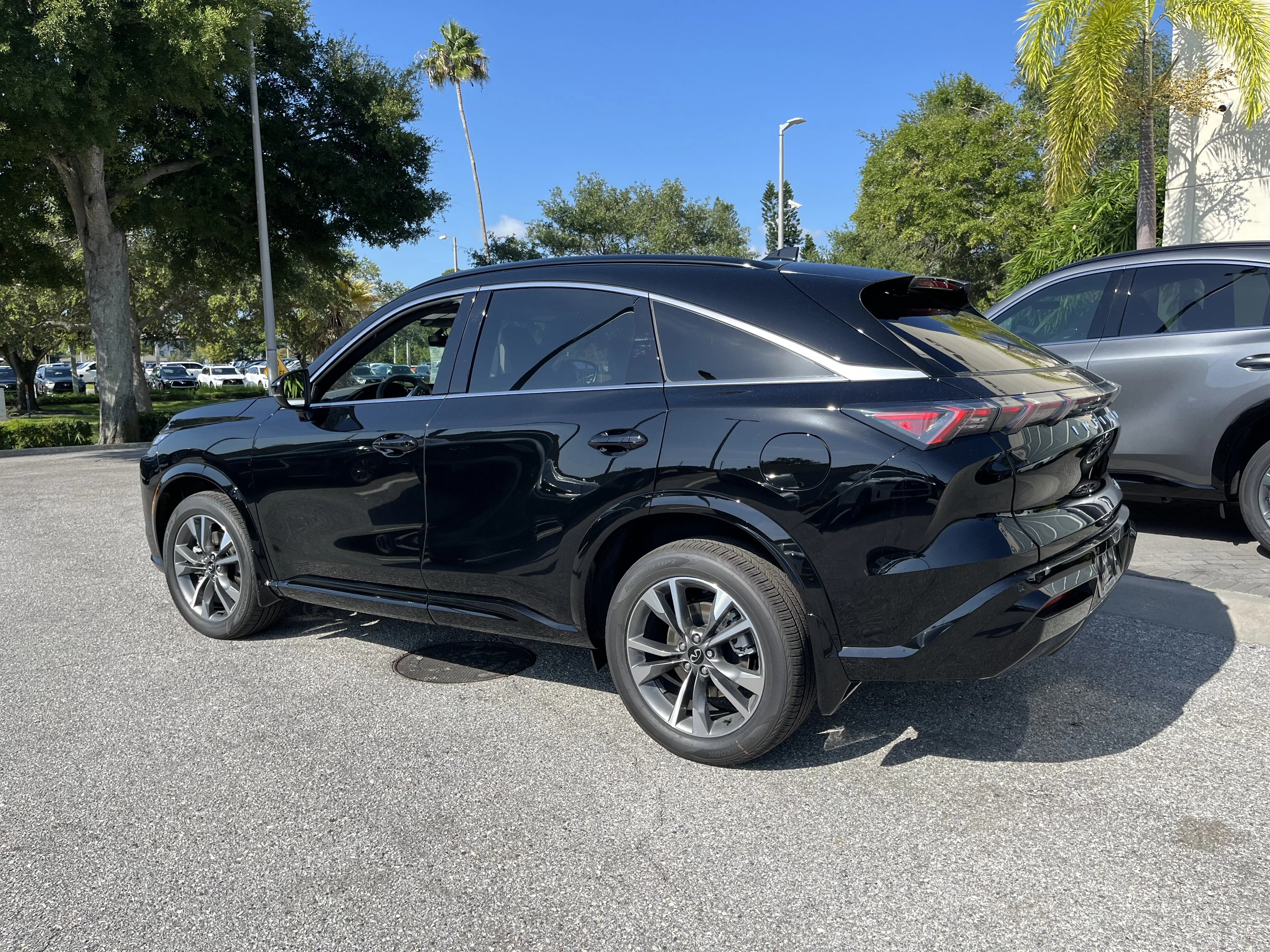 New 2027 Black Obsidian INFINITI LUXE image 3