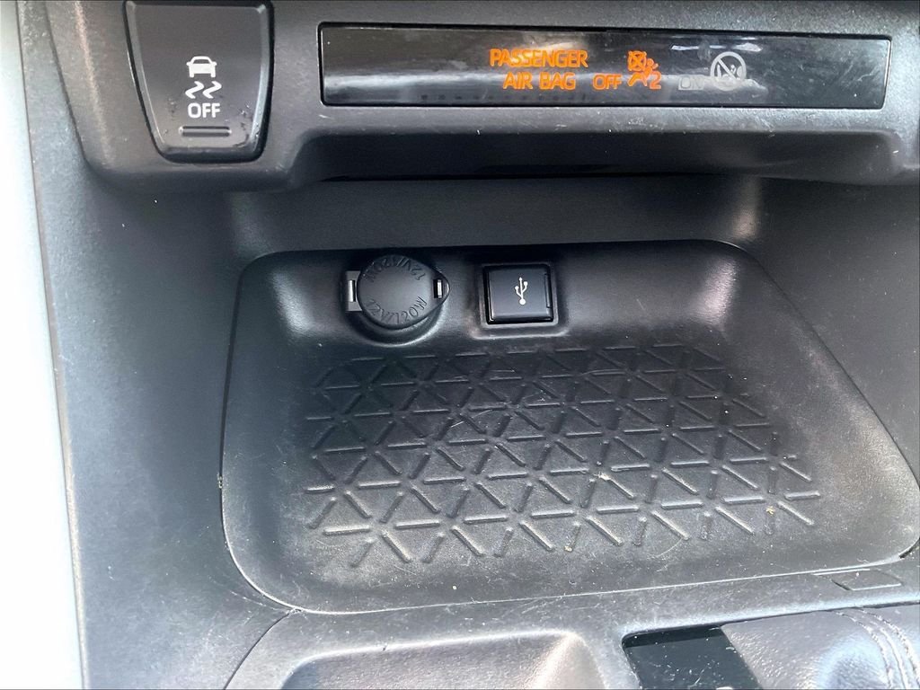 Used 2022 White Toyota XLE image 26