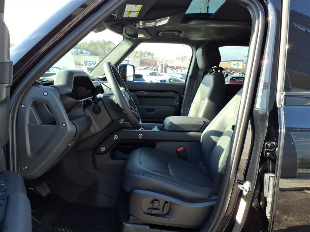 New 2026 Santorini Black Metallic Land Rover X-Dynamic SE image 9