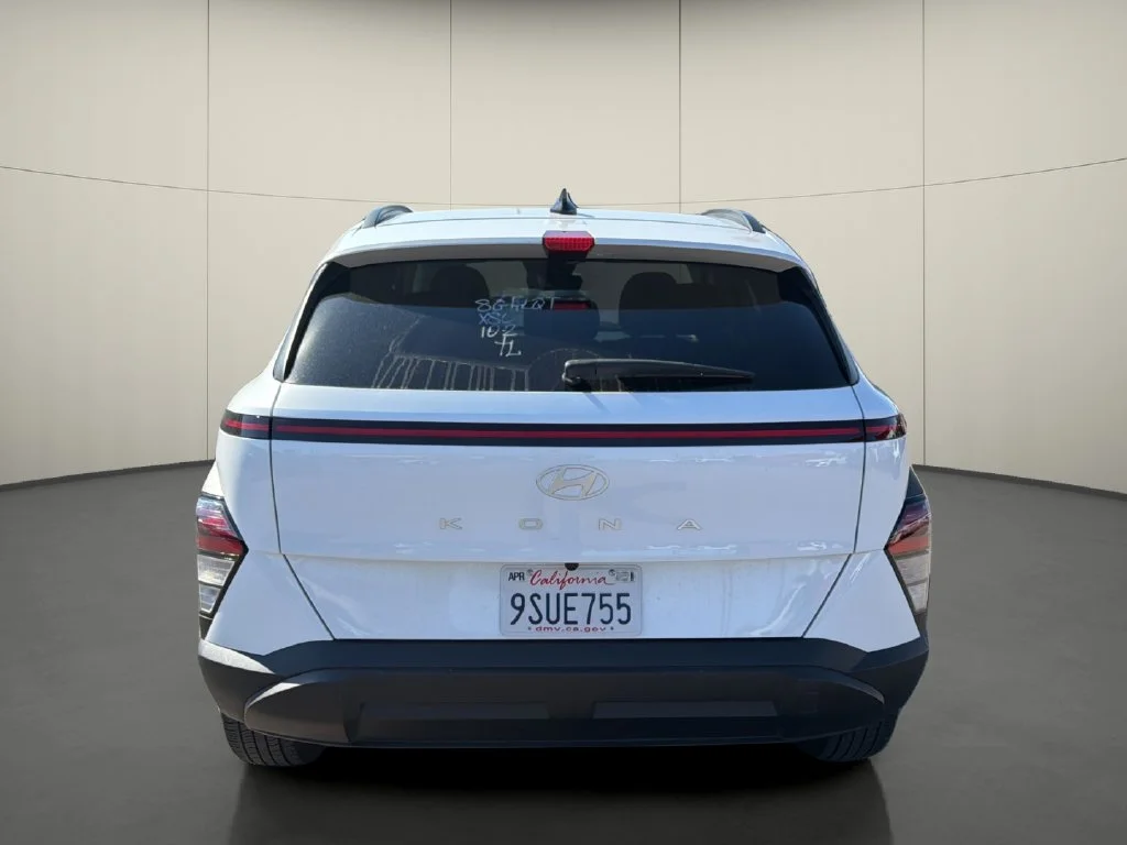 Used 2025 White Hyundai SEL image 6