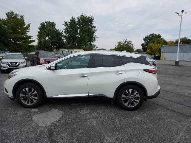 Used 2018 White Nissan SL image 9