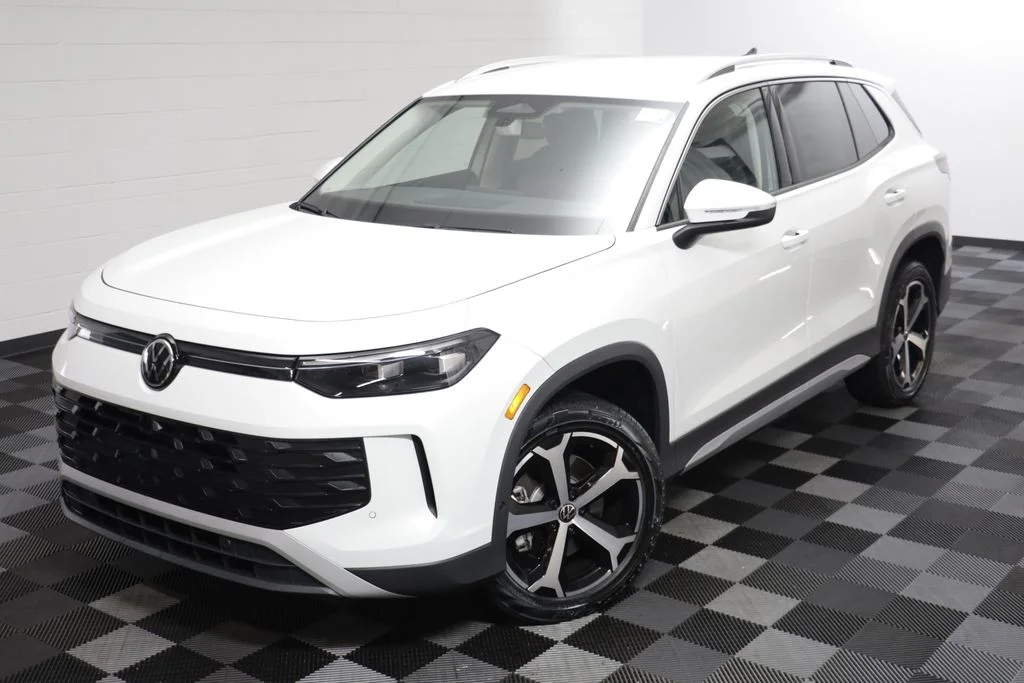 New 2026 Pure White Volkswagen 2.0T SE image 2