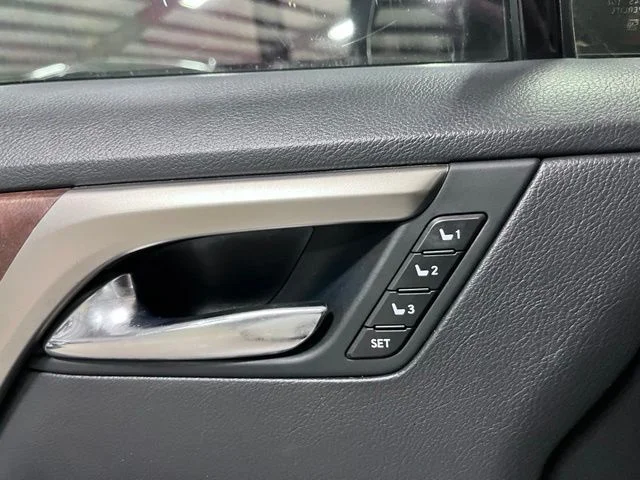 Used 2022 White Lexus 350L image 23