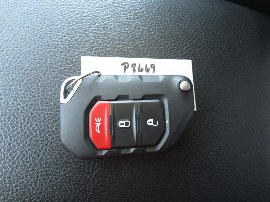 Used 2024 White Jeep Mojave image 29
