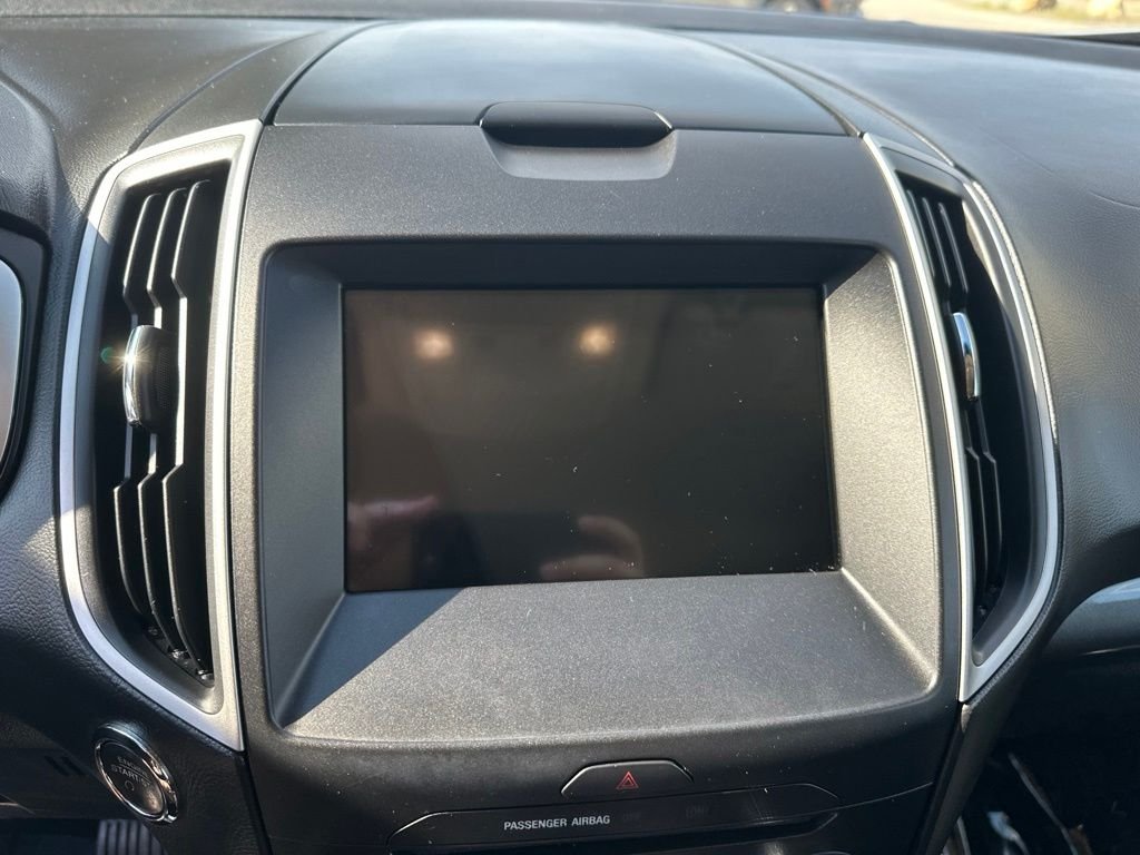 Used 2018 Black Ford SEL image 17