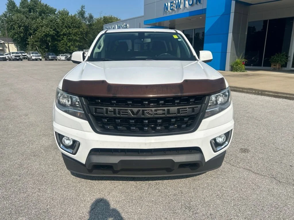 Used 2019 SUMMIT WHITE Chevrolet 4WD LT image 2