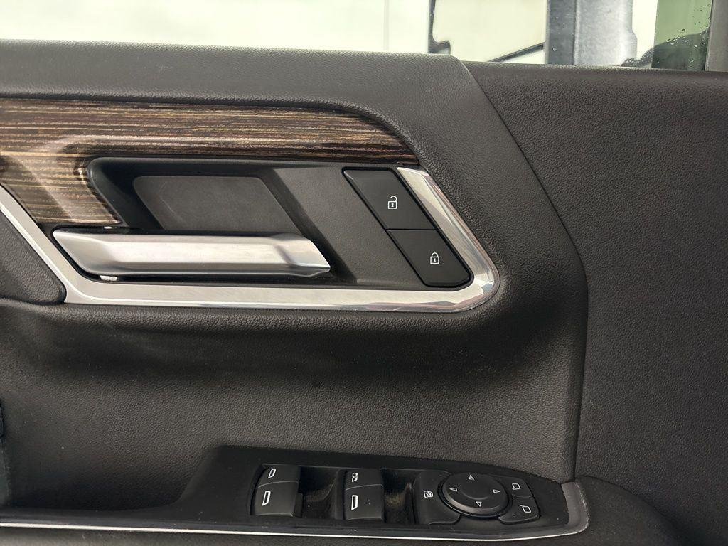 Used 2024 Onyx Black GMC SLE image 3