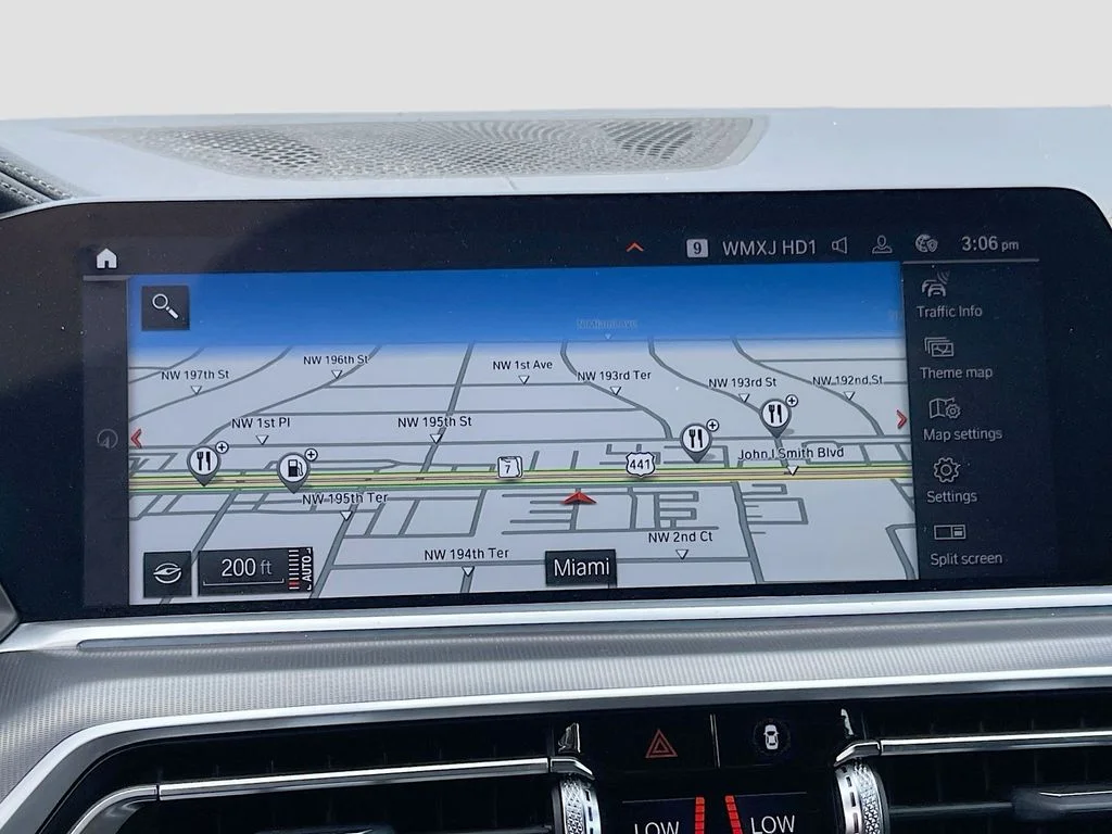 Used 2022 White BMW xDrive40i image 13