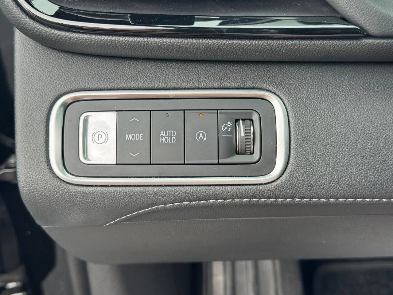 Used 2025 Ebony Twilight Metallic Buick Avenir image 22