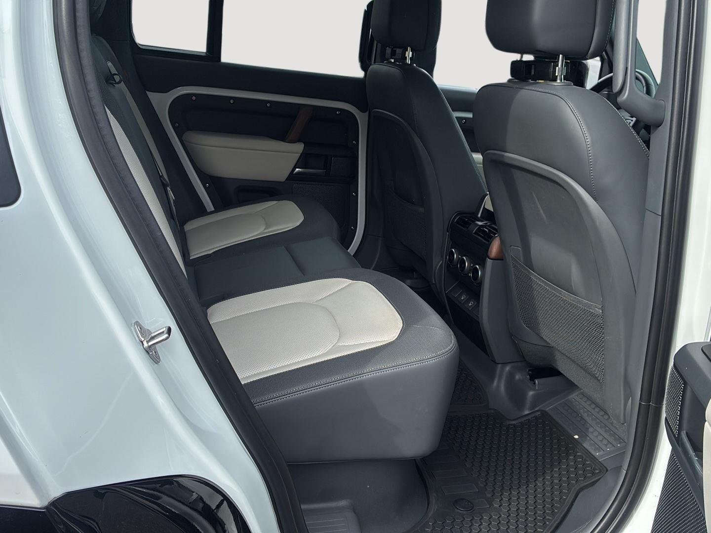 2024 Land Rover Defender X-Dynamic SE - Photo 15