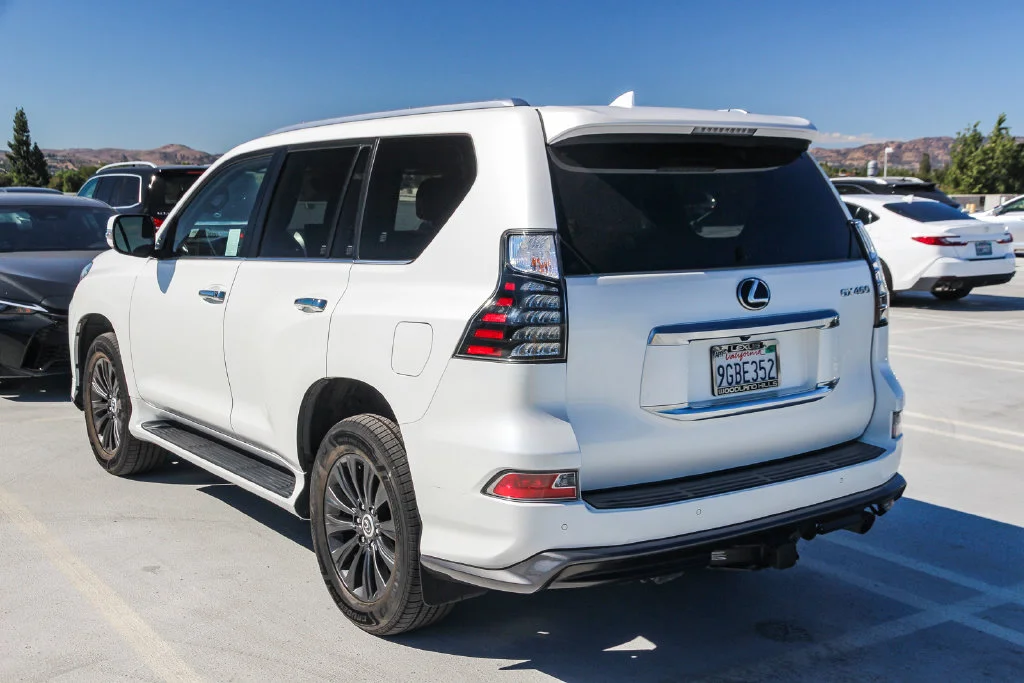 Used 2023 White Lexus 460 image 6
