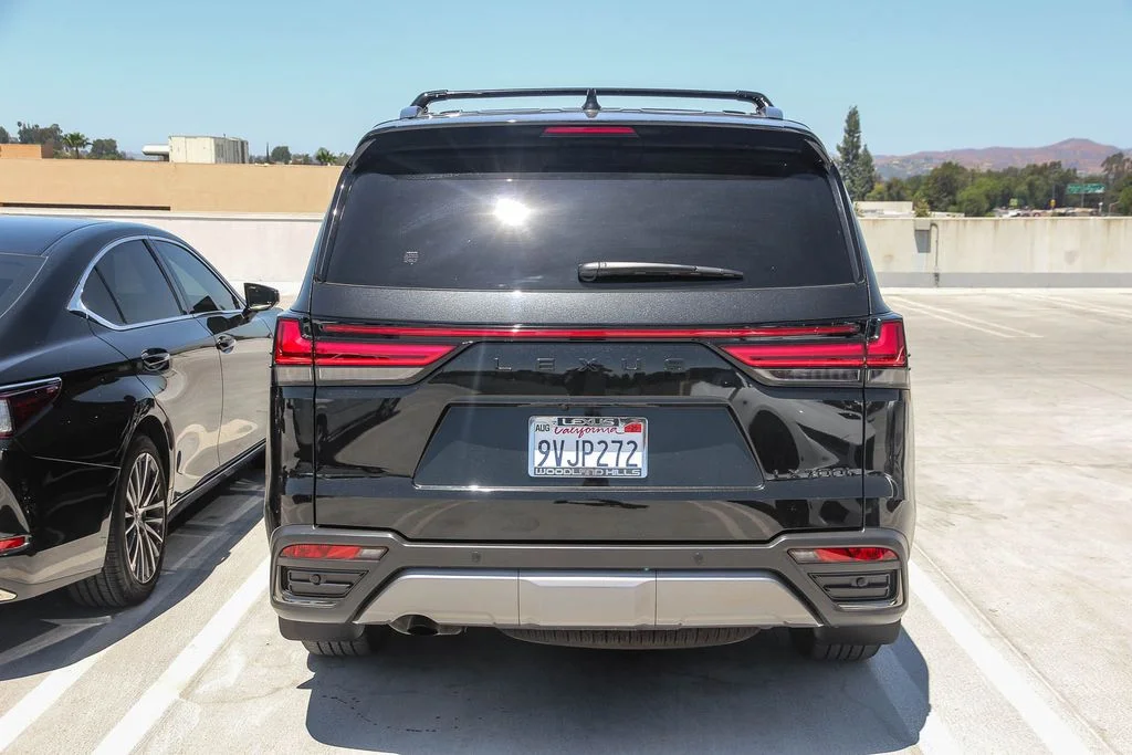 Used 2025 Black Lexus 700h Luxury image 5