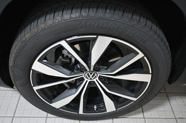 New 2026 Silver Volkswagen 2.0T SEL Premium R-Line image 18