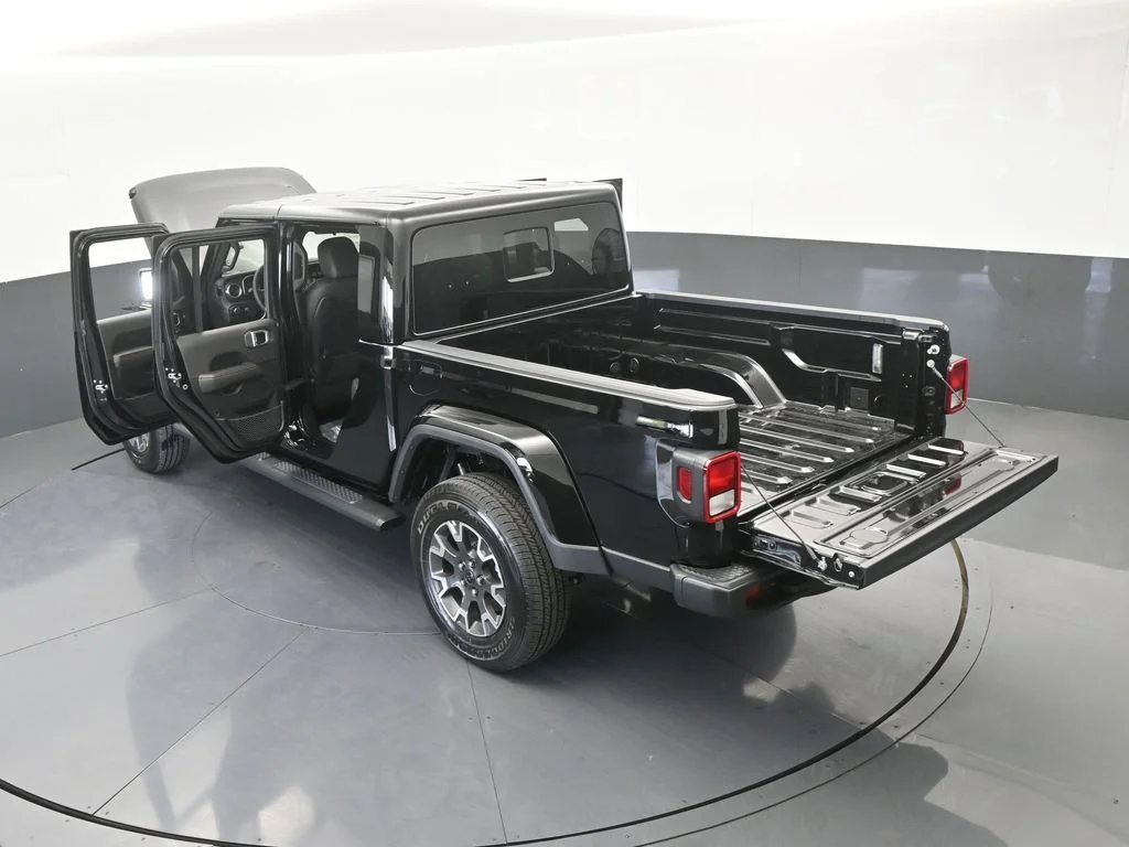 New 2026 Black Clear-Coat Exterior Paint Jeep Sahara image 61