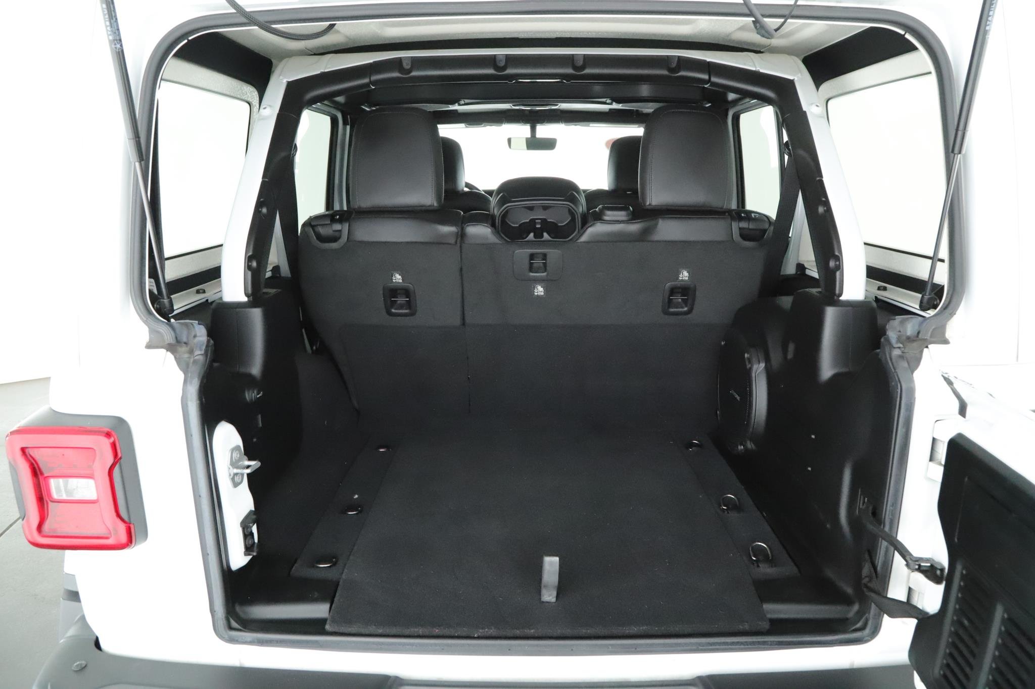 Used 2020 Bright White Clearcoat Jeep Rubicon 4x4 image 18