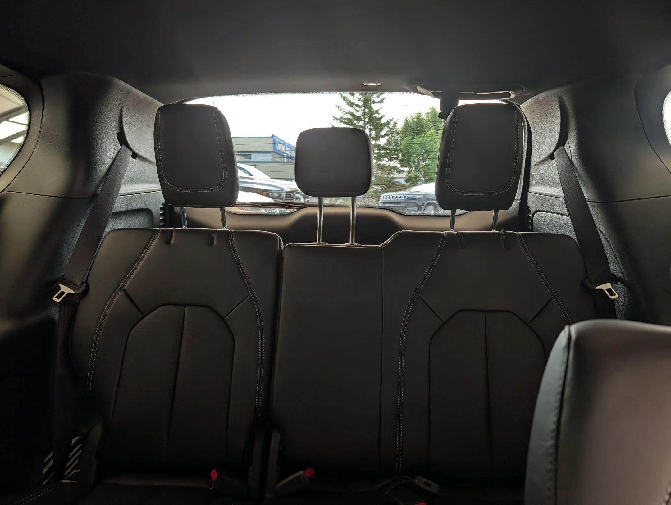 New 2027 White Chrysler Select - - AWD - Safety Sphere Pkg w/ 360 Cam - Stow n Go Seats & More! image 27
