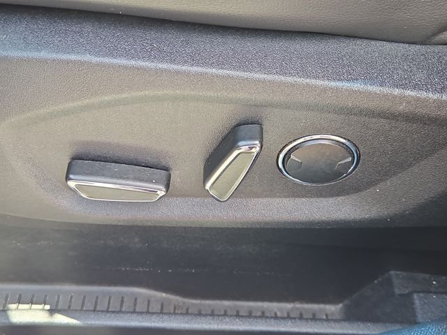 Used 2015 White Platinum Clearcoat Metallic Ford SEL image 16
