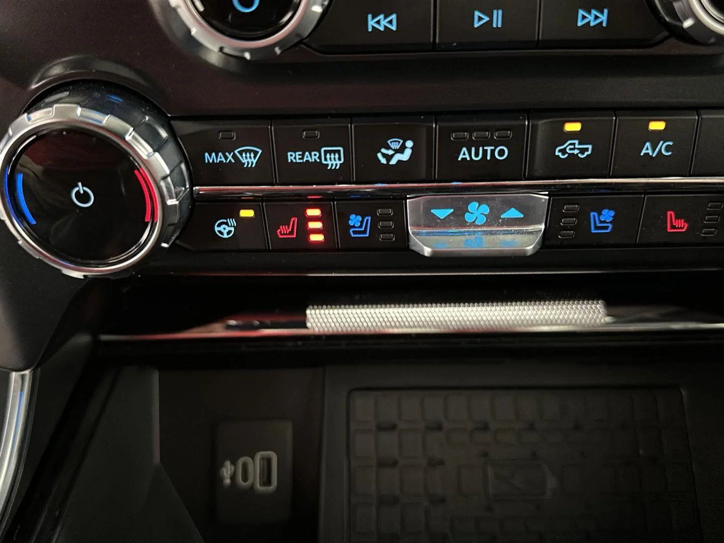 Used 2025 Agate Black Metallic Ford Raptor image 33