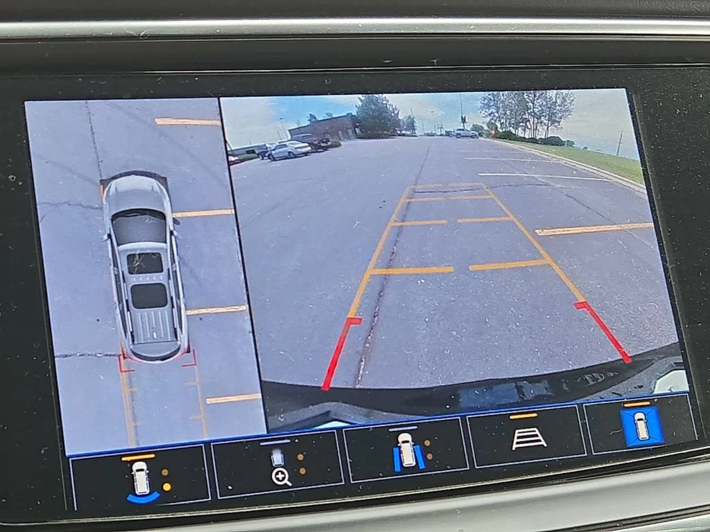 Used 2024  Buick Avenir image 39