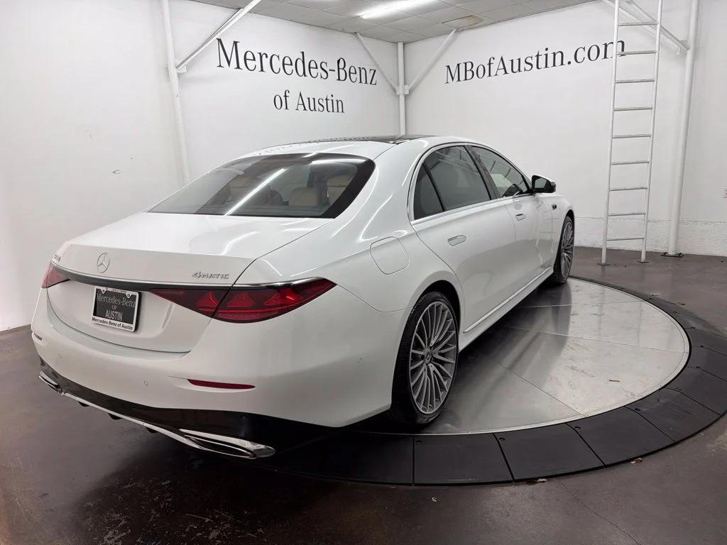 New 2027 White Mercedes-Benz S 580 image 7