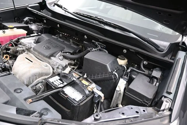 Used 2018 Gray Toyota XLE image 43