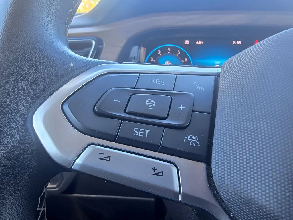 Used 2024  Volkswagen 2.0T SE w/Technology image 23