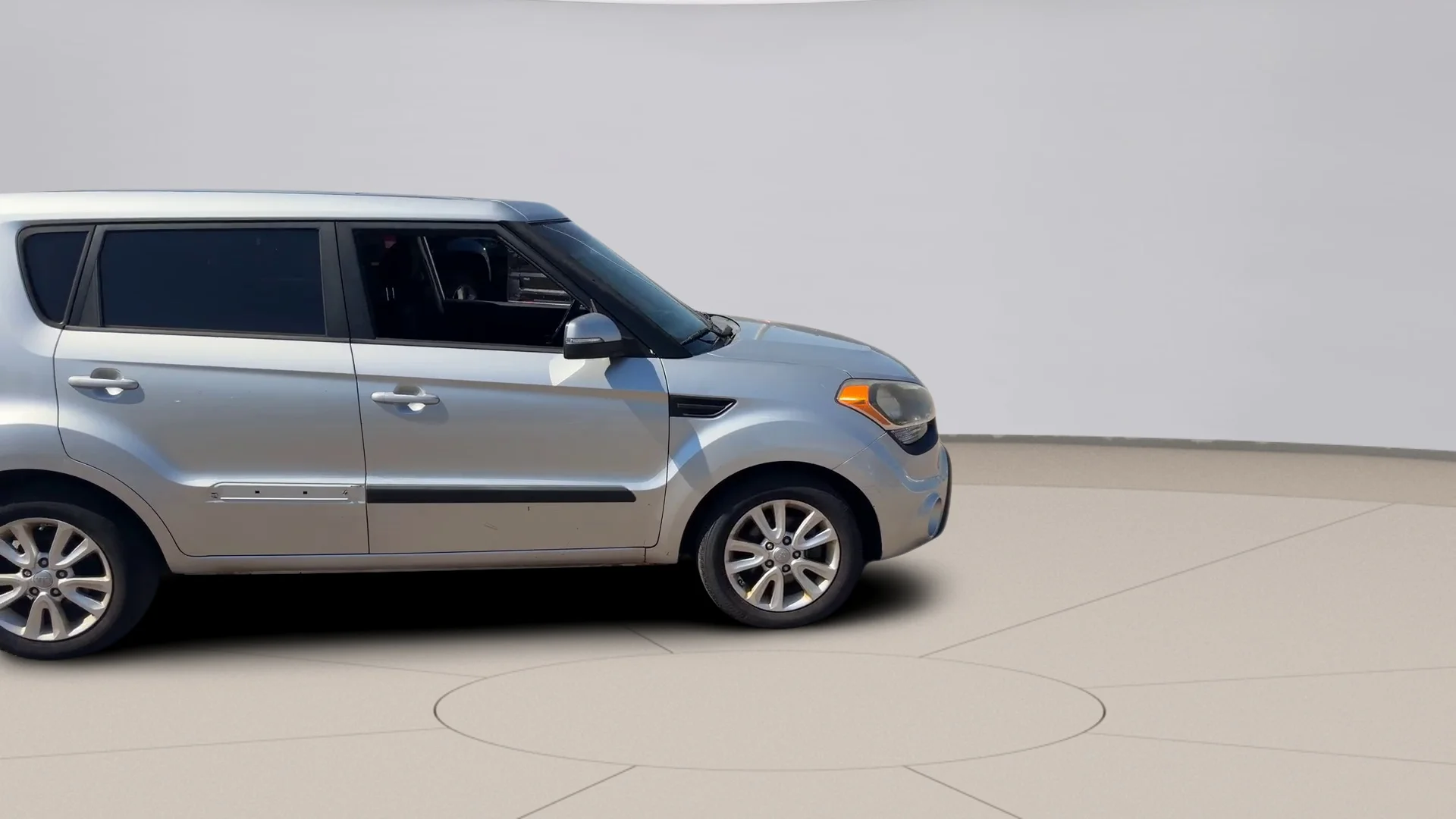 Used 2013 Silver Kia ! WAGON image 8