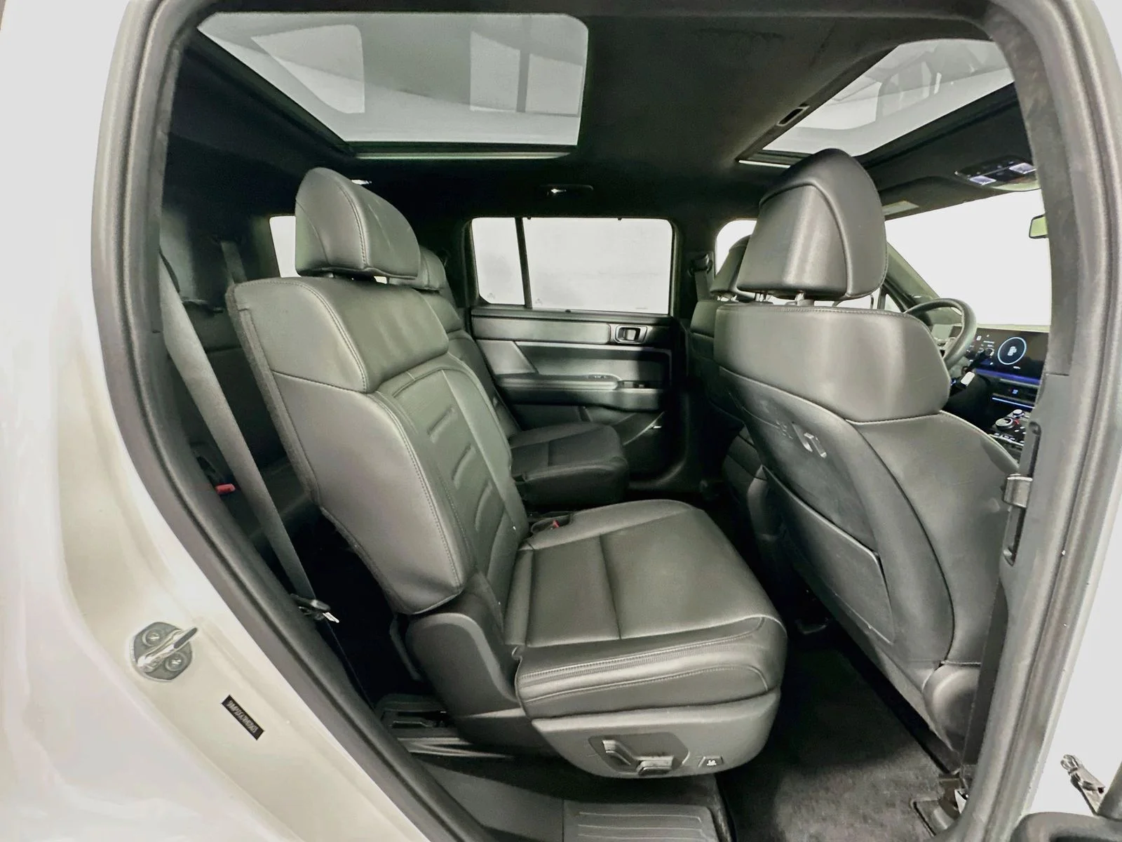 Used 2024 Serenity White Hyundai Calligraphy image 30