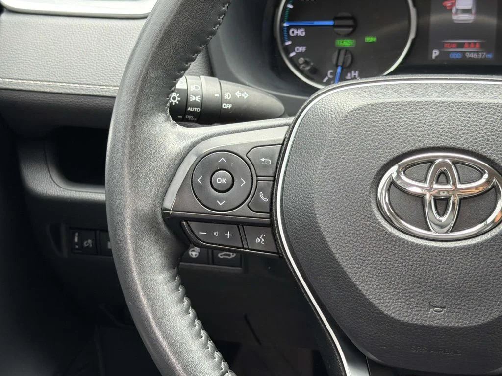 Used 2022 Midnight Black Metallic Toyota XLE Premium image 8