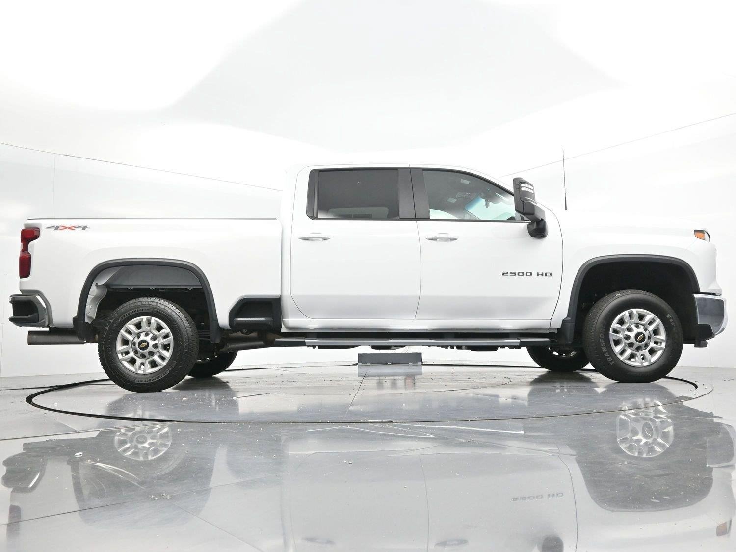 Used 2025 Summit White Chevrolet LT image 52