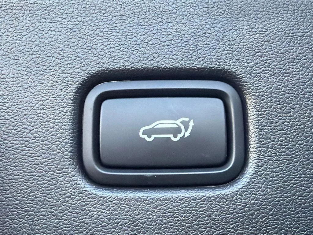 Used 2025 Gray Hyundai SEL Convenience image 19