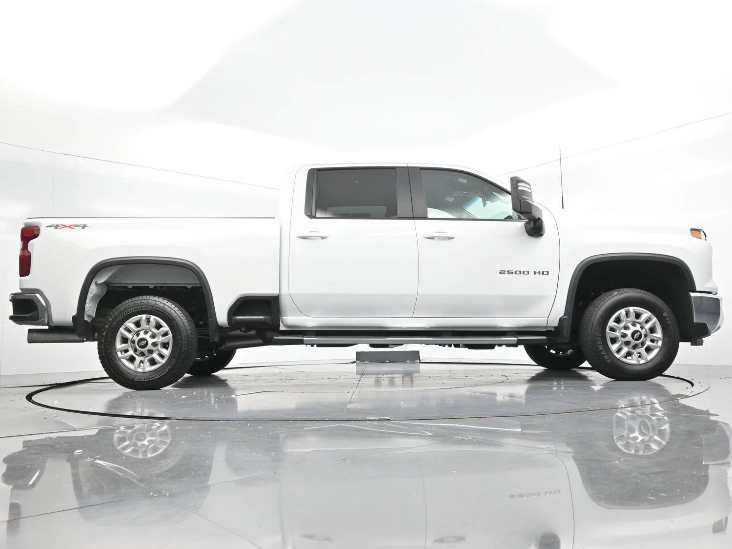 Used 2025 Summit White Chevrolet LT image 52