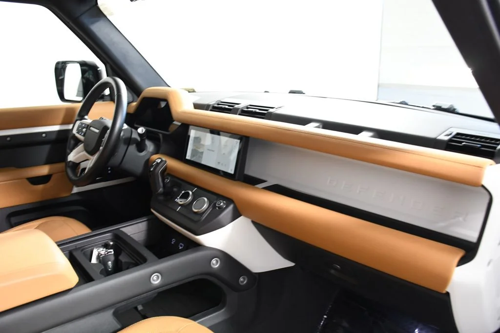Used 2023 Fuji White Land Rover S image 19