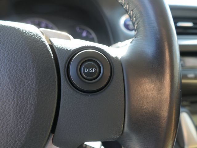 Used 2015  Lexus Hybrid image 17