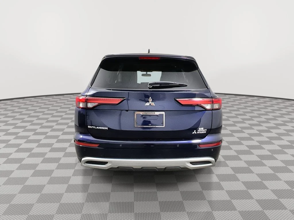 Used 2024  Mitsubishi SE image 7