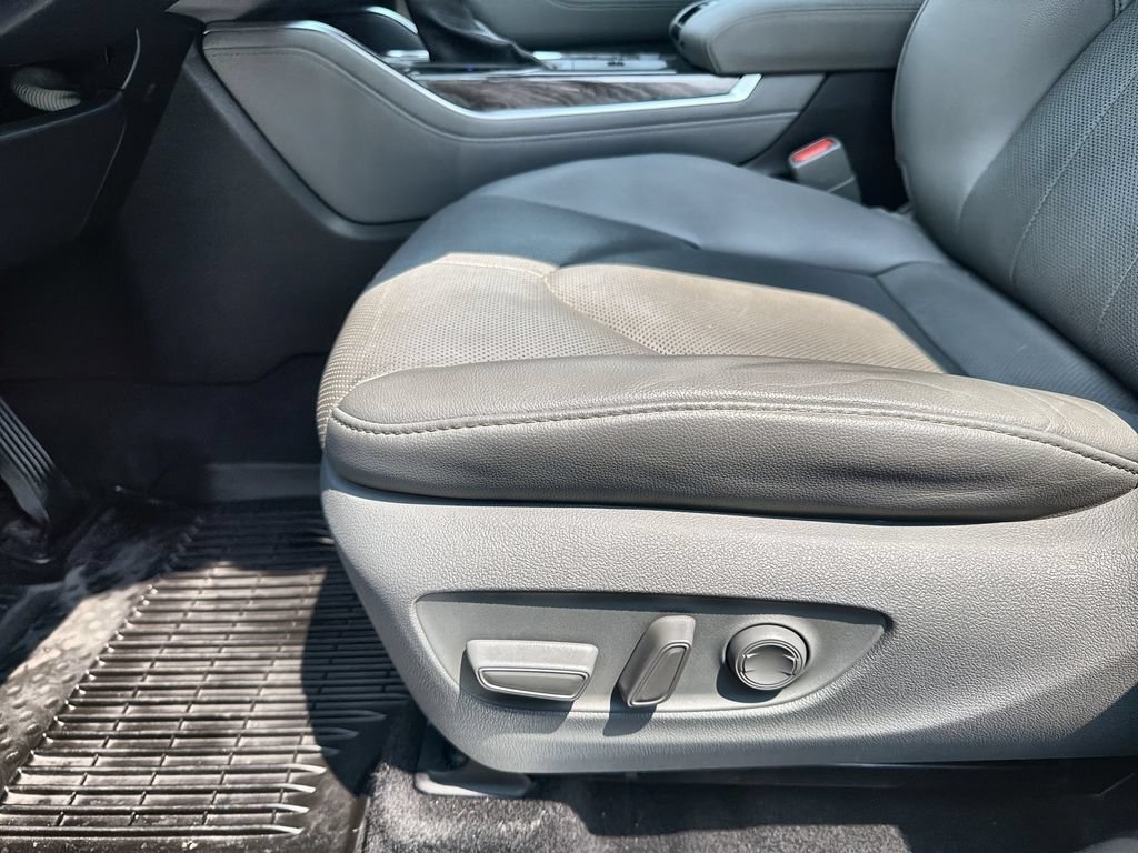 Used 2021 Gray Toyota Hybrid Limited image 14