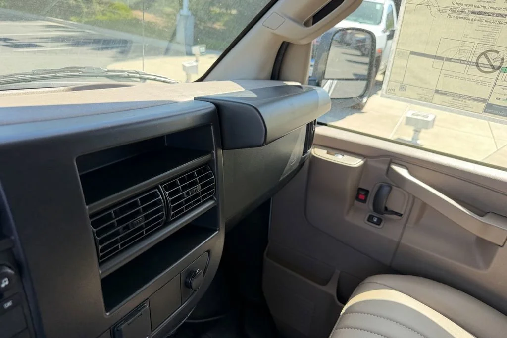 New 2026 Summit White GMC Work Van image 17