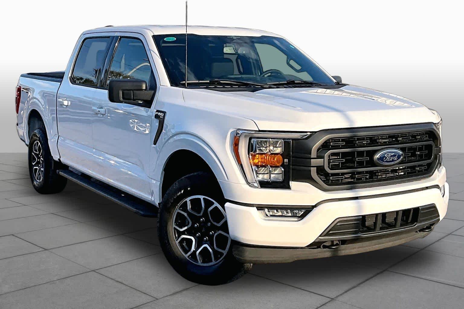 Used 2023 Oxford White Ford XLT image 3