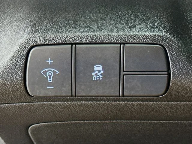 Certified Used 2025 Silver Hyundai SEL Convenience image 21