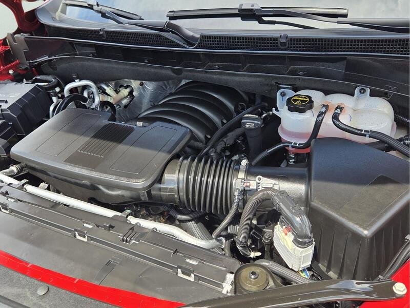 Used 2026 Volcanic Red GMC 4WD 4DR AT4 ULTIMATE image 23