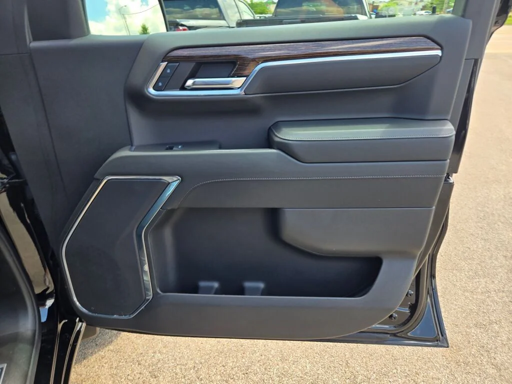 Used 2024 Black GMC Elevation image 7