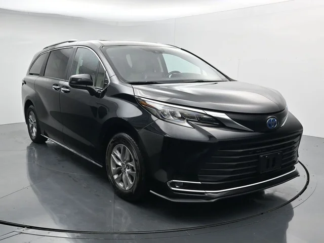 2024 Toyota Sienna XLE