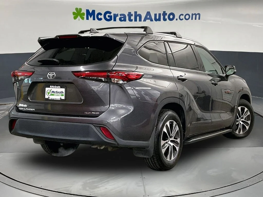 Used 2022 Gray Toyota XLE image 16